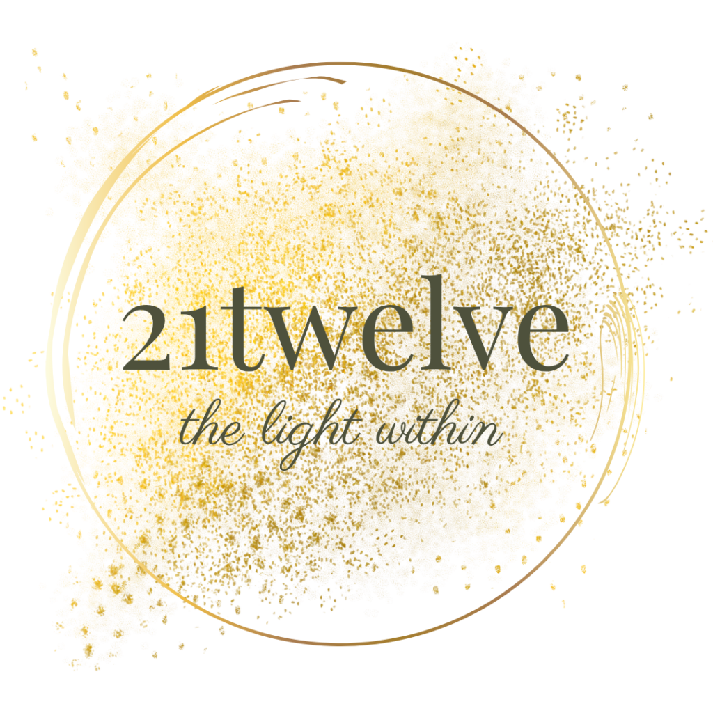 Das Logo von 21twelve und Karen Thiedemann, der Heilpraktikerin für Frauengesundheit. Ein stilisierter goldener Kreis mit goldenen Punkten und dem Schriftzug "the light within".